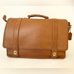 Vintage Coach (#5274) Essex leather messenger-style bag - British Tan